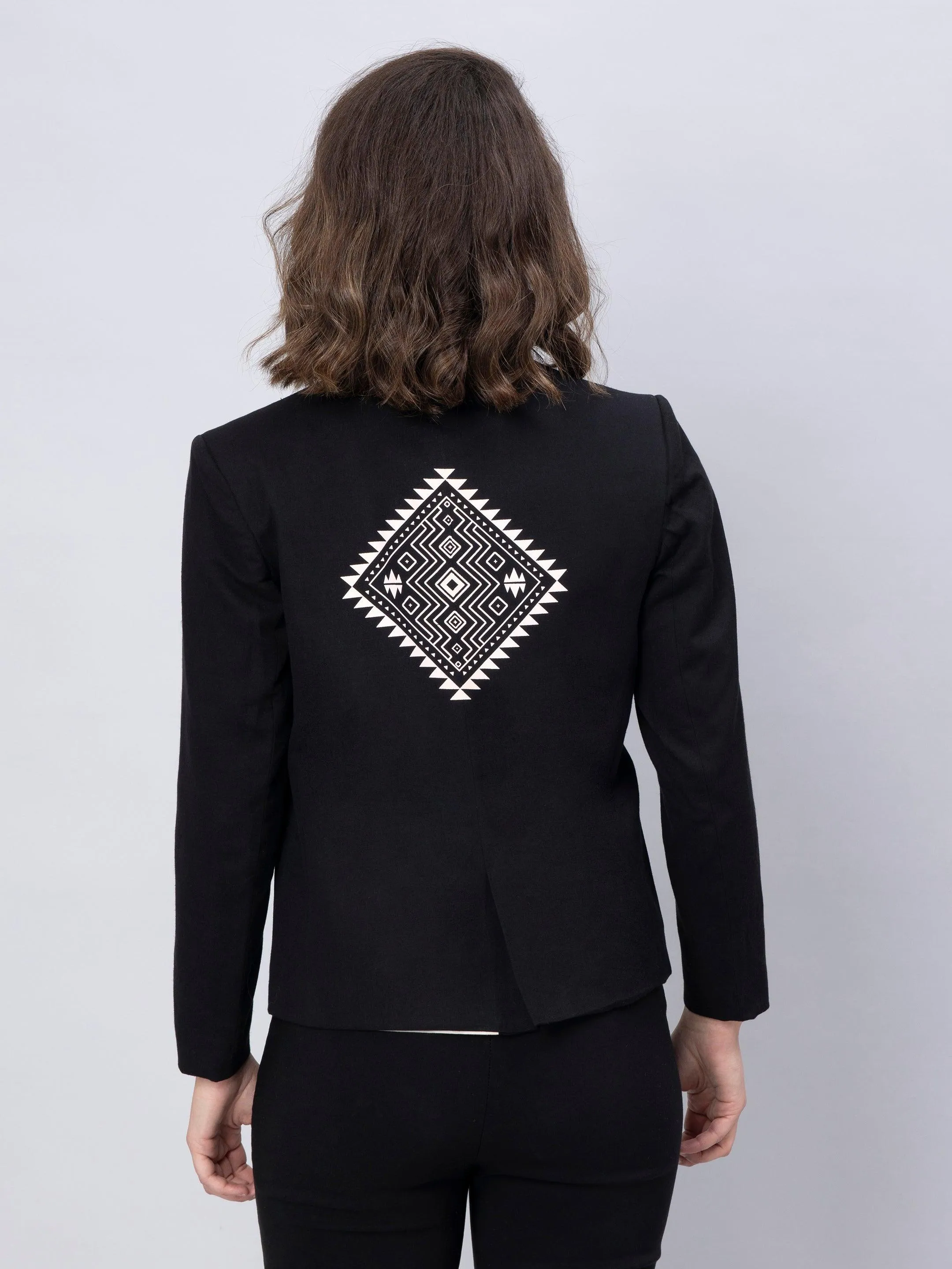 Black Cotton Single Breasted Blazer: Casual Elegance Refined