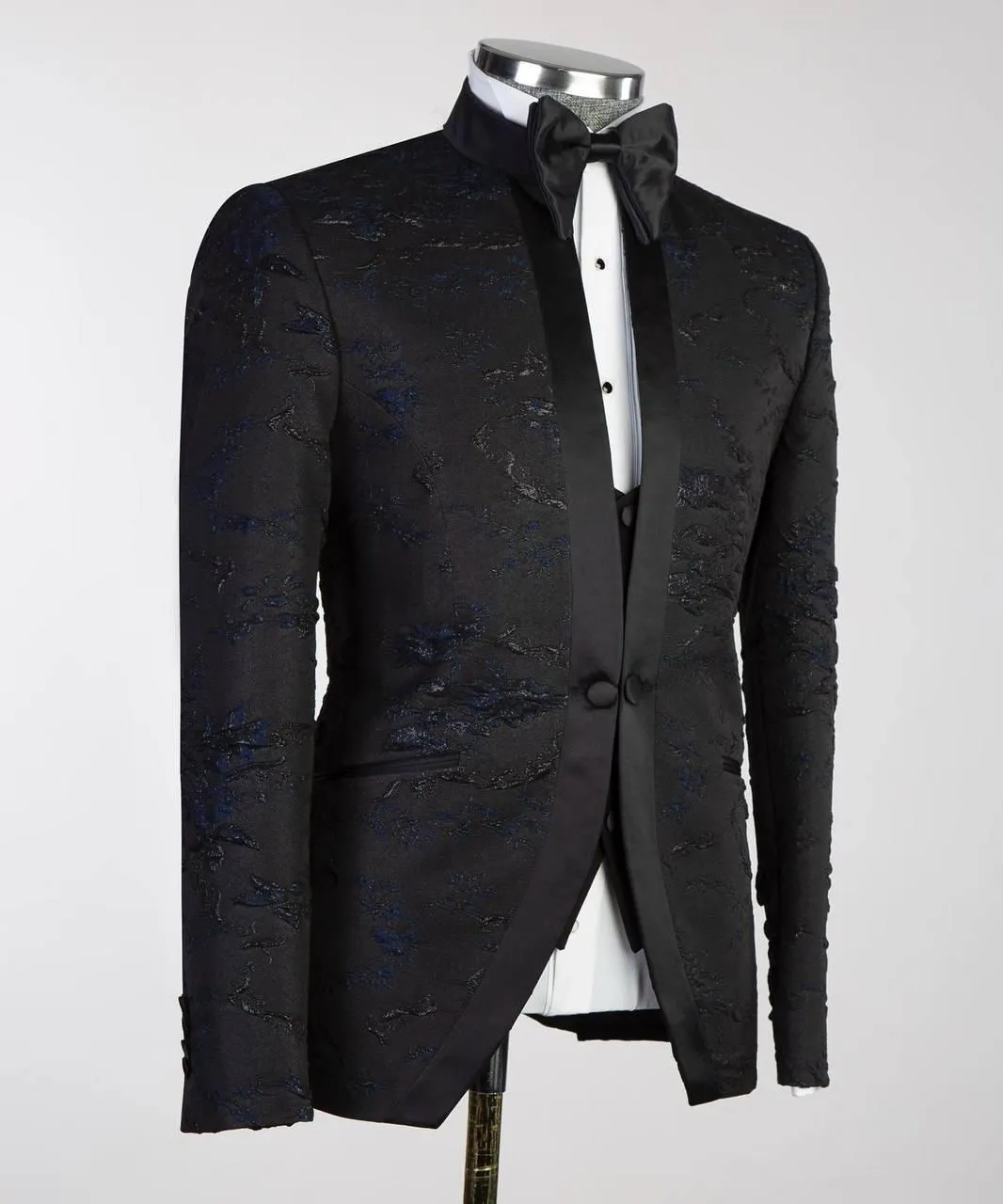 Jacquard Men Black Floral Tuxedo