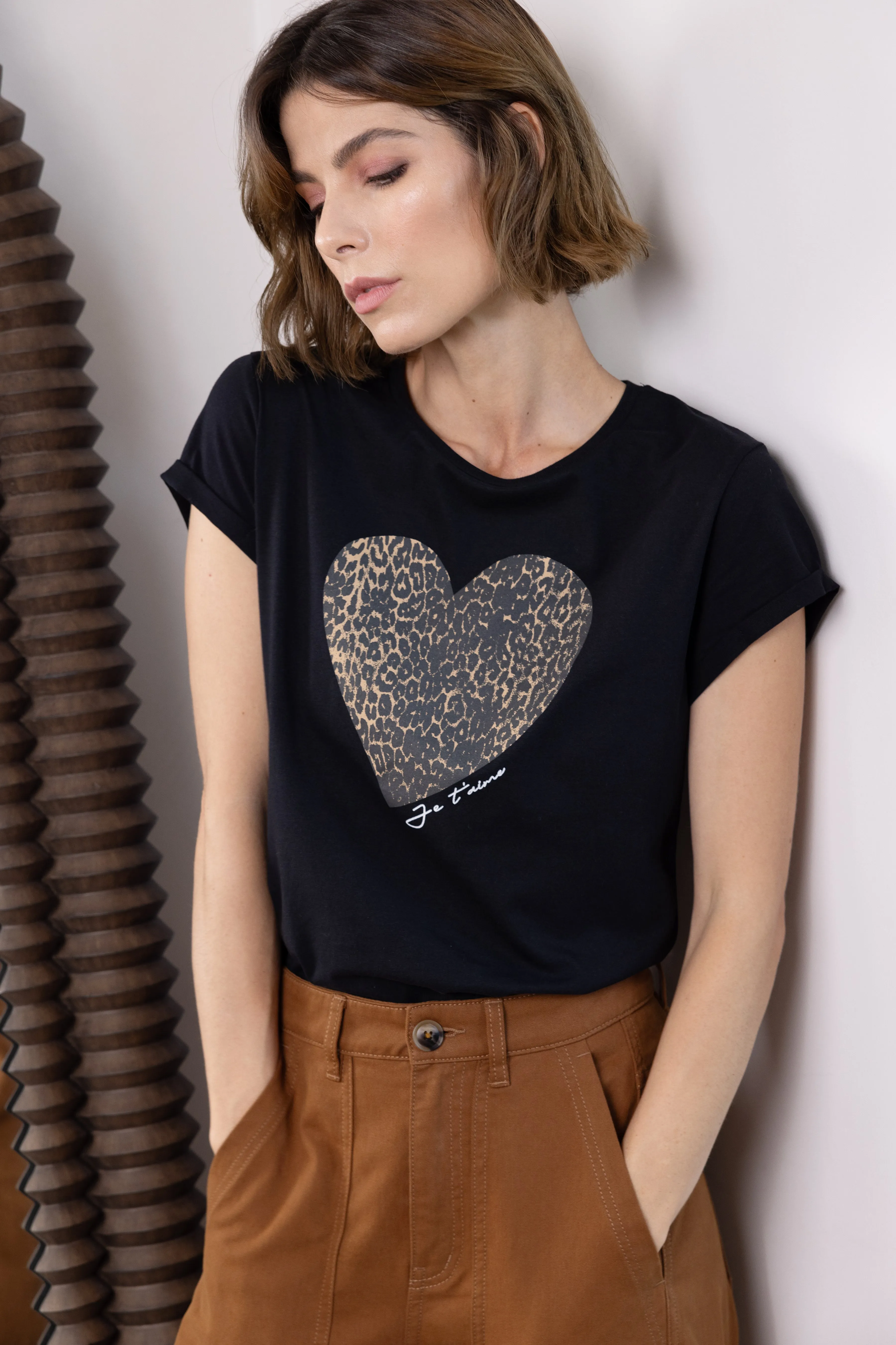 Leopard Heart Neat Fit T-Shirt